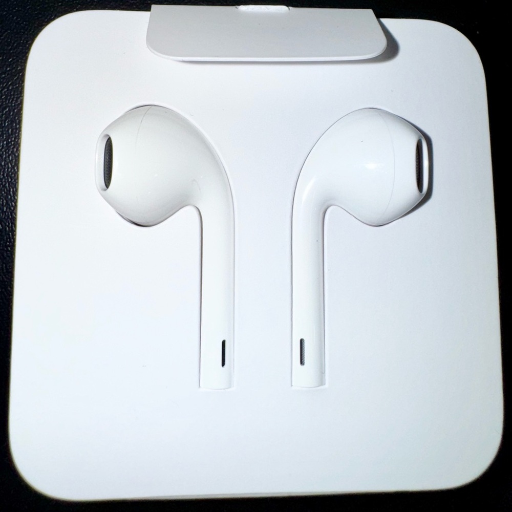Apple Wired EarPods with Lightning Connector